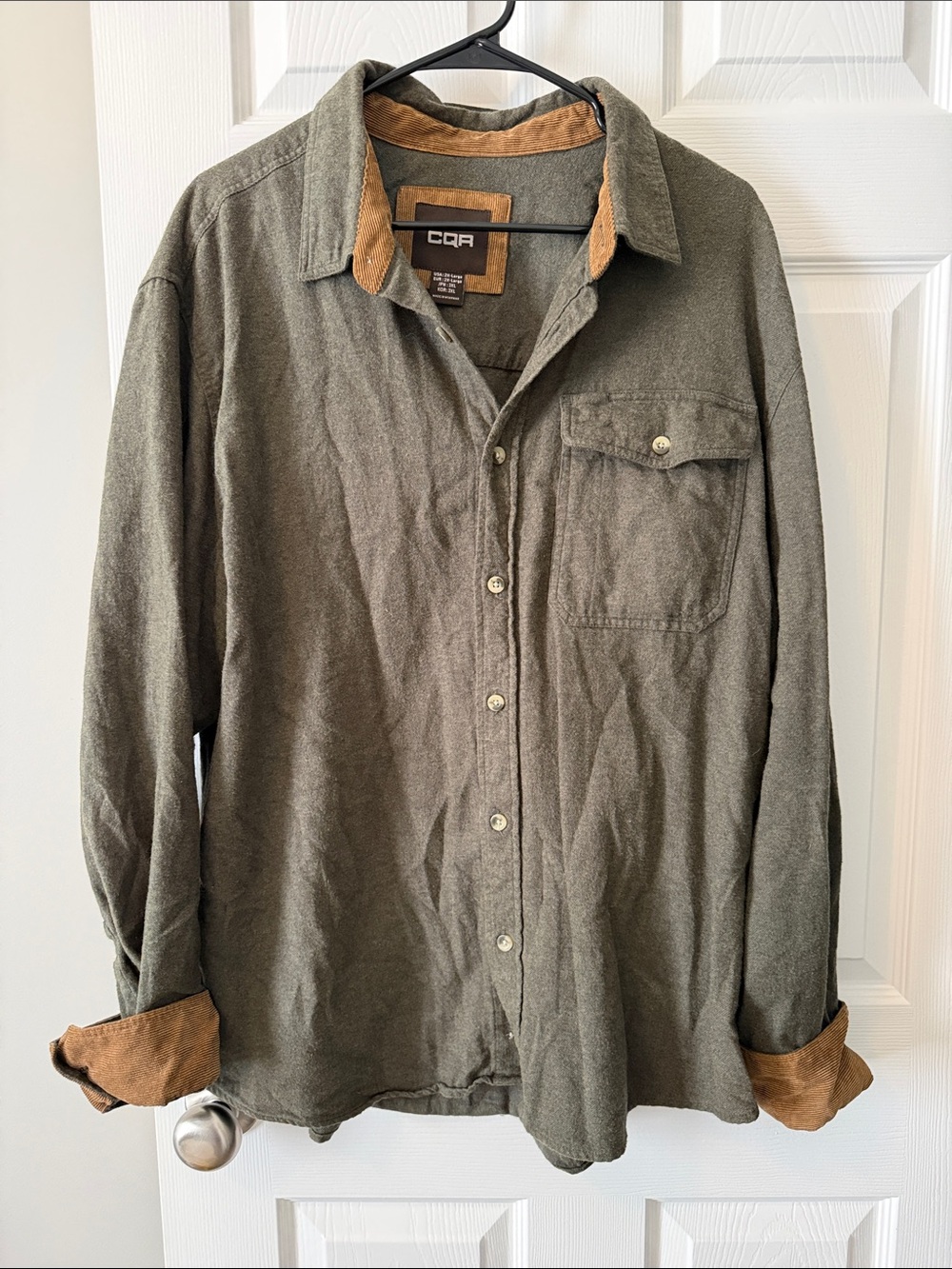 Men’s CQR Olive Green Long-Sleeve Casual Button-Down Shirt with Tan Contrast